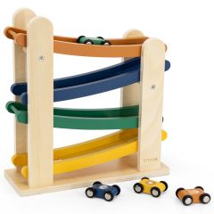 Rampe de course en bois avec 4 voitures