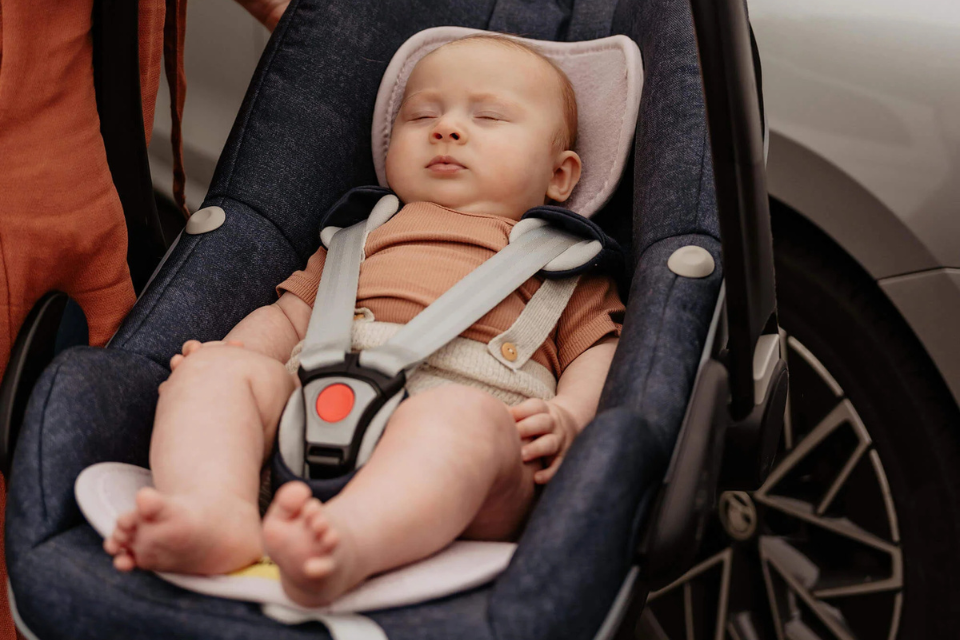 bébé dormant dans poussette avec Air Layer