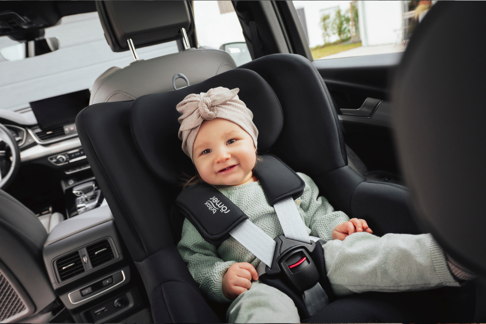 bébé dans siège-auto