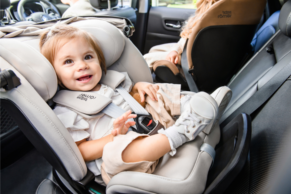petite fille dans le swivel grow air max
