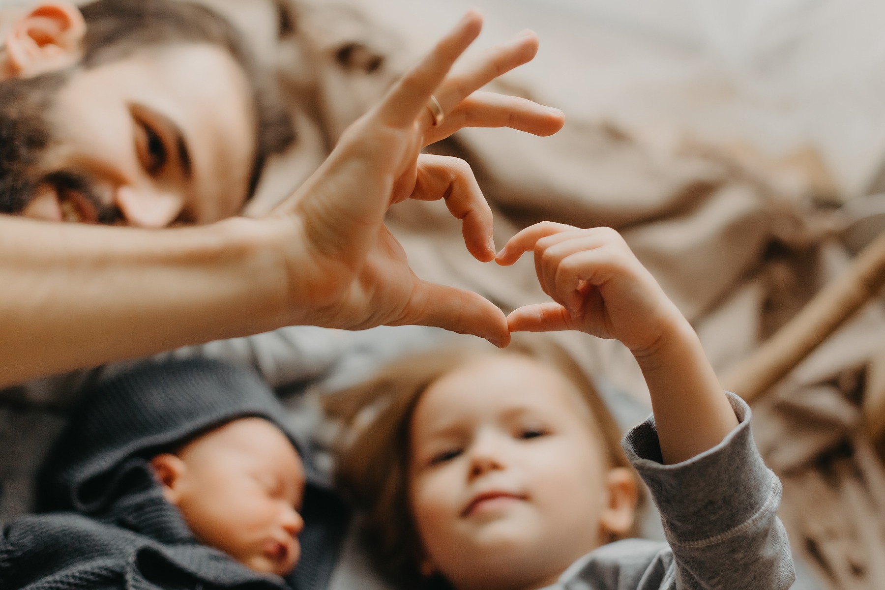 papa, enfant et bébé