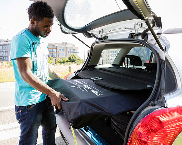 Lit de voyage AeroMoov - rangement dans la voiture